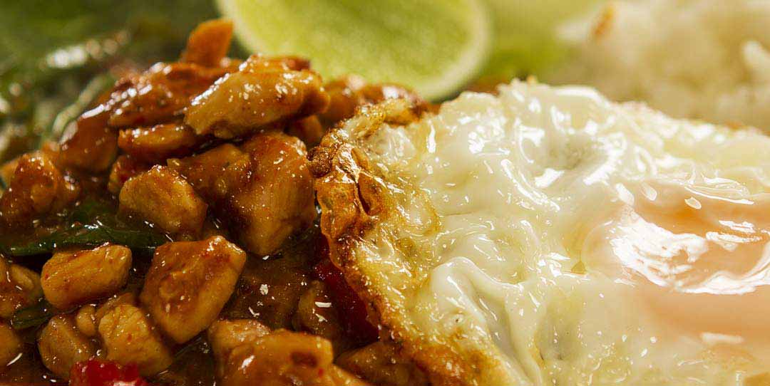 https://recipe30.com/wp-content/uploads/2016/10/chicken-thai-basil.jpg