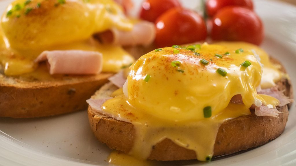 Eggs Benedict Recipe - Easy Meals with Video Recipes by Chef Joel ...