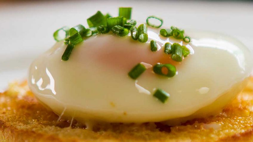 How to poach a perfect egg using a microwave - Easy Meals with Video Recipes  by Chef Joel Mielle - RECIPE30