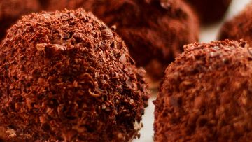 Merveilleux au Chocolat - crispy meringue chocolate bombs