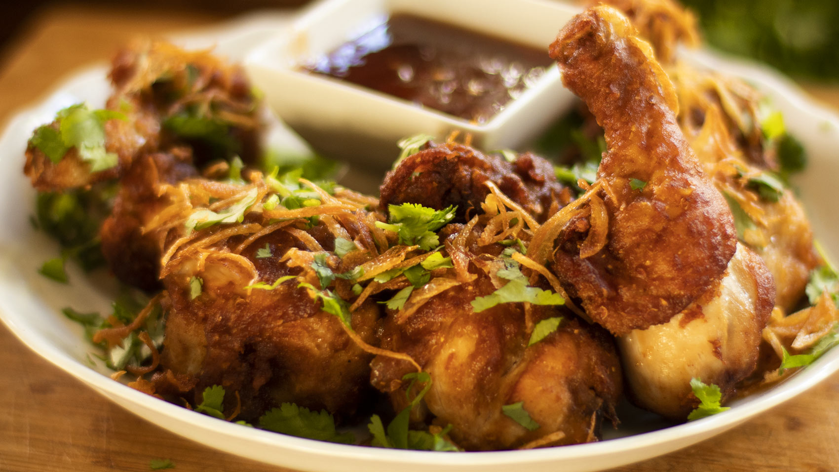 https://recipe30.com/wp-content/uploads/2018/05/Thai-fried-chicken-spicy-garlic.jpg