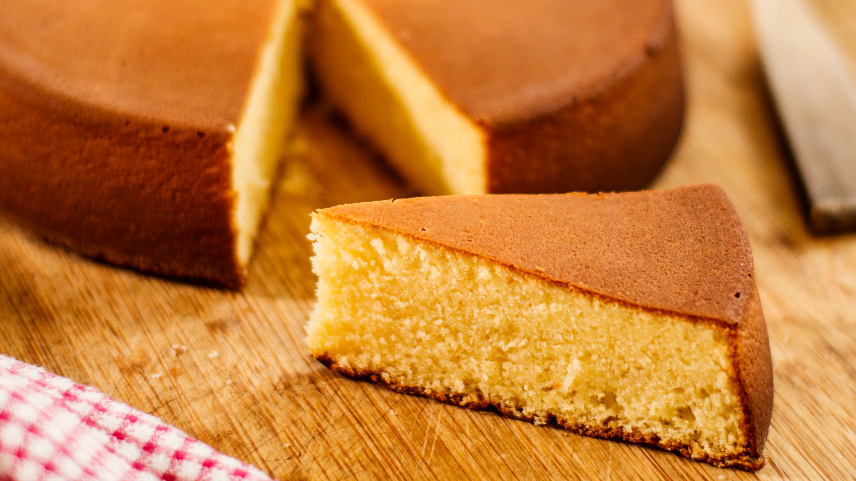 Classic Genoise Sponge Cake Recipe (only 4 ingredients!) - Vintage Kitchen  Vixen