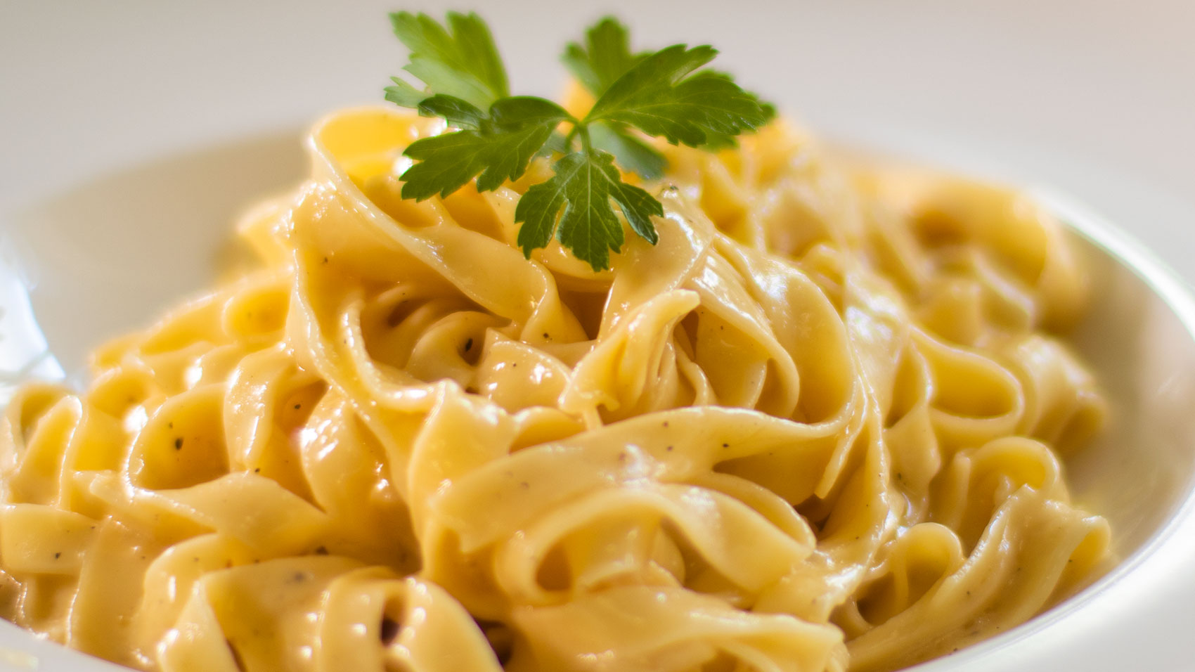 Authentic Fettuccine Alfredo - Easy Meals with Video Recipes by Chef Joel  Mielle - RECIPE30