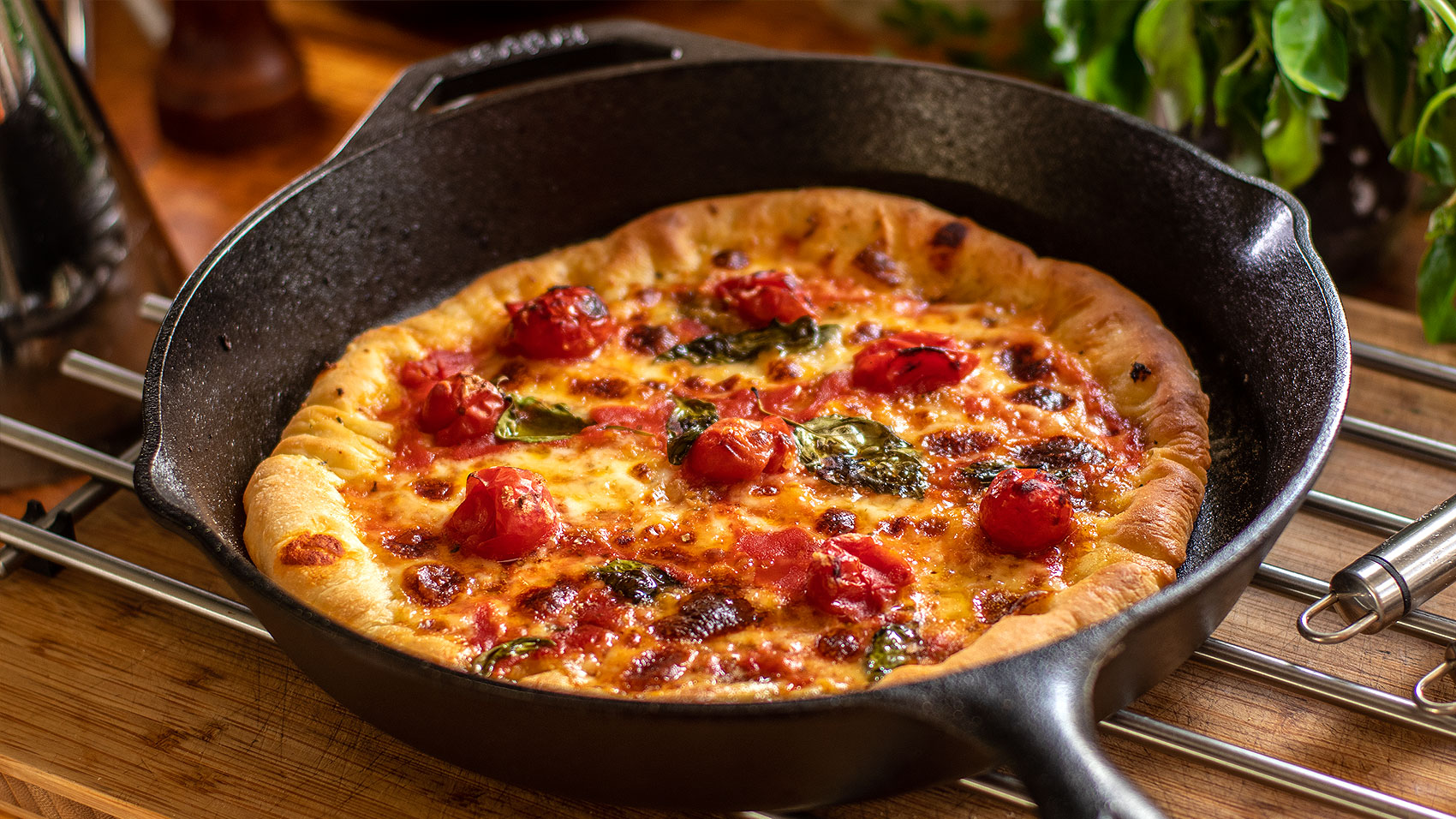 https://recipe30.com/wp-content/uploads/2019/03/pizza-margherita-homemade.jpg