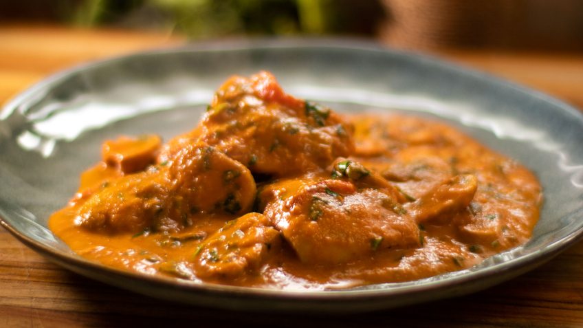 Chicken thighs in roasted bell pepper cream sauce