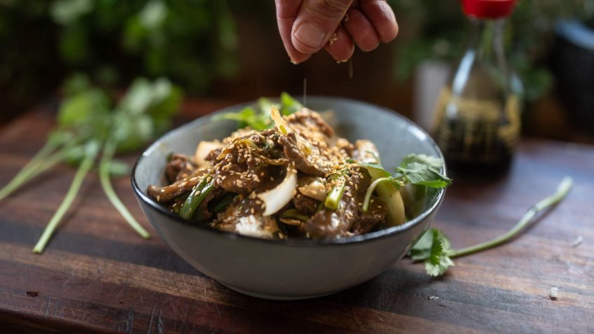 Garlic Beef Stir-Fry with Crunchy Spring Onions