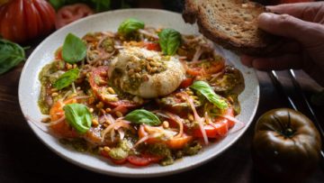 Burrata & heirloom tomato salad